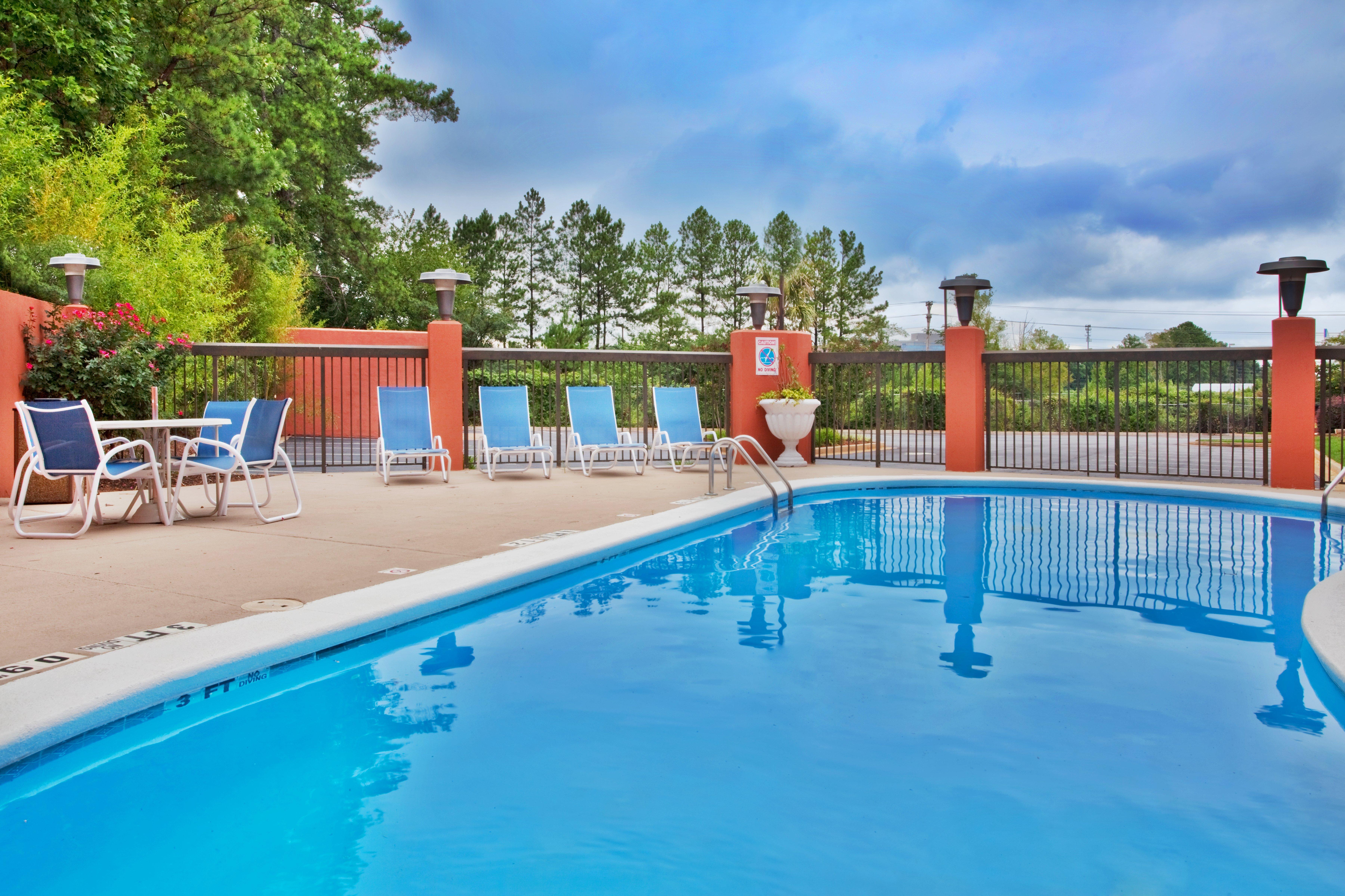 Holiday Inn Express Hotel & Suites Lawrenceville By Ihg Exterior foto